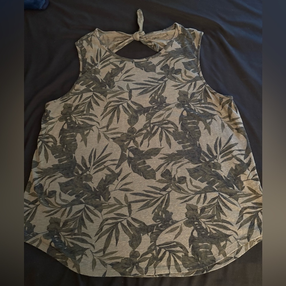 Women’s Old Navy Olive Green palm  Leaf Print sleeveless Top with open back EUC